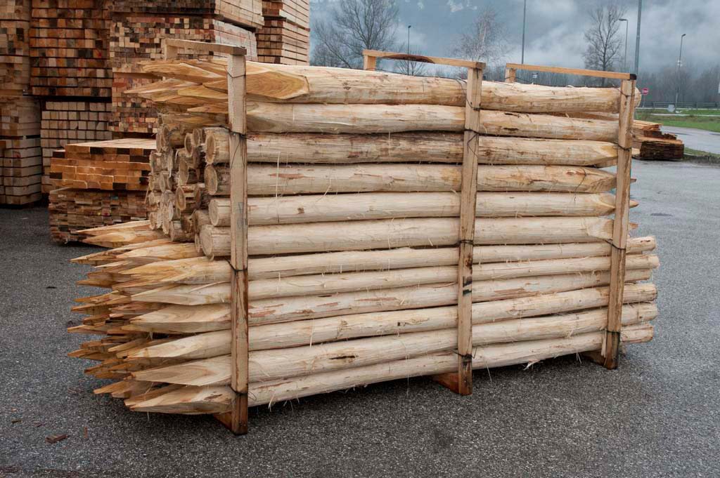 Pali in legno per recinzioni